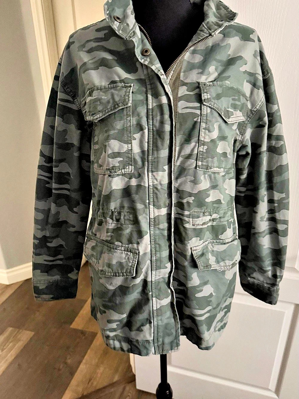 Universal Thread Women's Camo Utility Jacket Size Medium